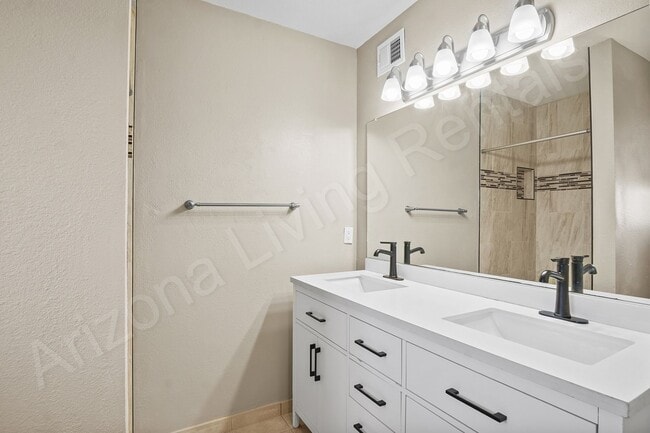 Building Photo - PET FRIENDLY POOL HOME