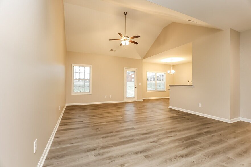 Building Photo - 708 Mitscher Dr