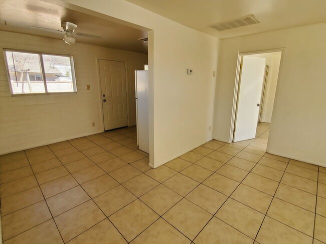 Building Photo - 1608-1610 W. Becker Lane