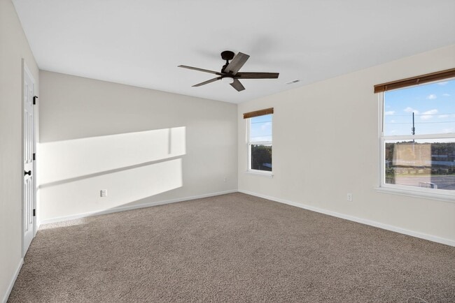 Building Photo - Modern 2-Bedroom Townhome