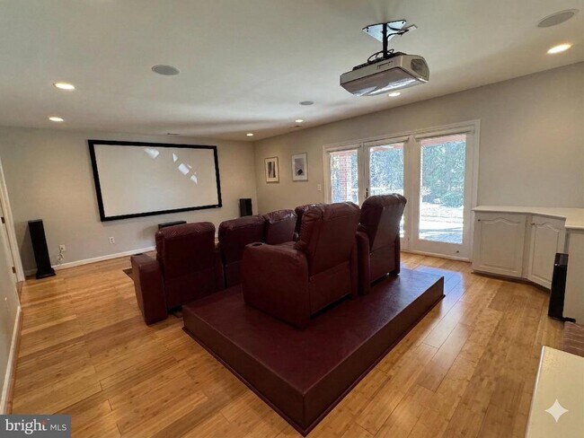 Building Photo - 9917 Kendale Rd