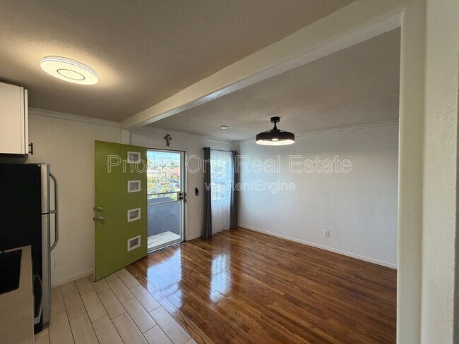 Building Photo - 2987 Clay Ave