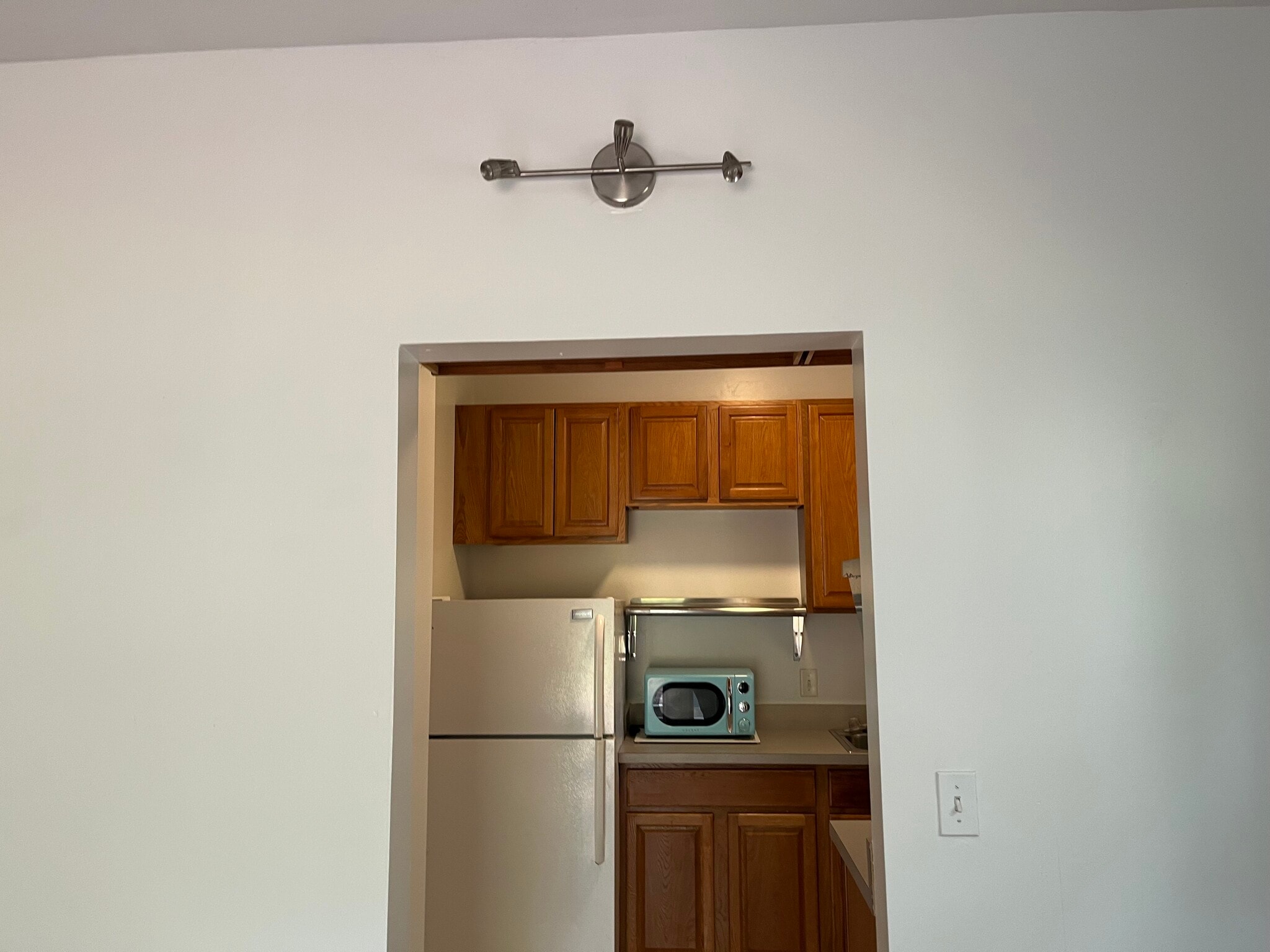 Building Photo - 920 NE 5th Ave