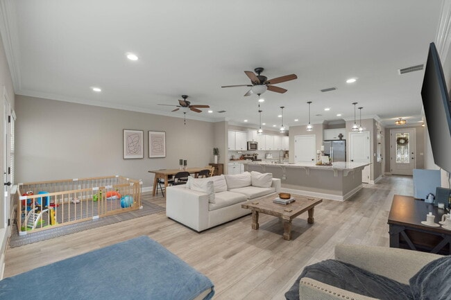 Building Photo - 33 8th Ave