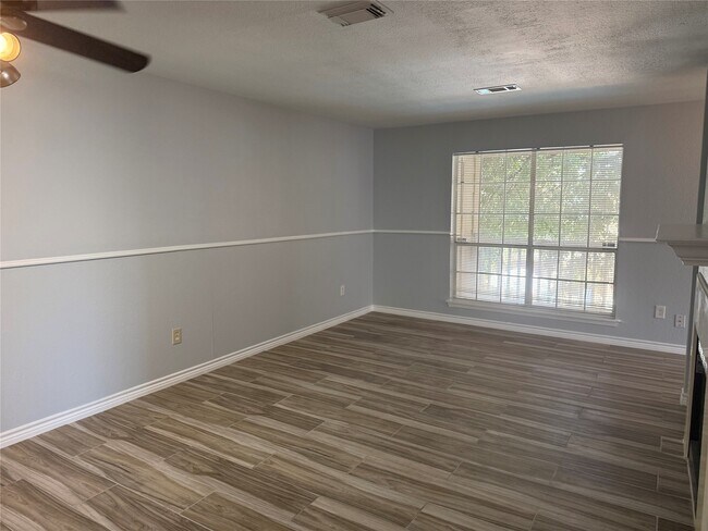 Building Photo - 2626 Holly Hall St
