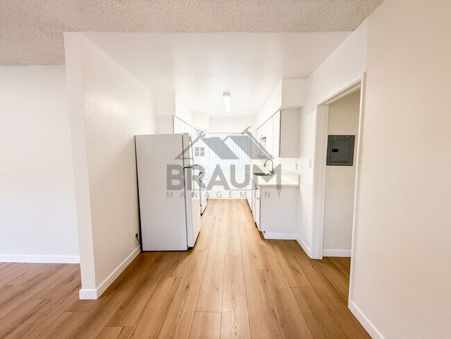 Building Photo - 13129 Oxnard St