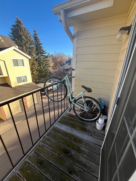 Building Photo - 13742 E Lehigh Ave