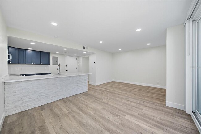 Building Photo - 4015 Bayshore Blvd