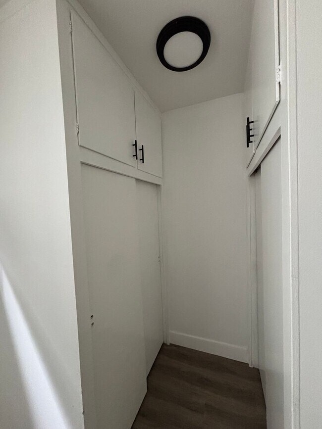 Building Photo - Upgraded 1 Bedroom In Torrance with Parkin...