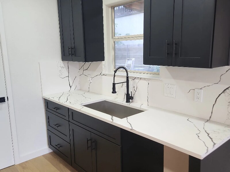 Building Photo - 2410 Santa Rita St