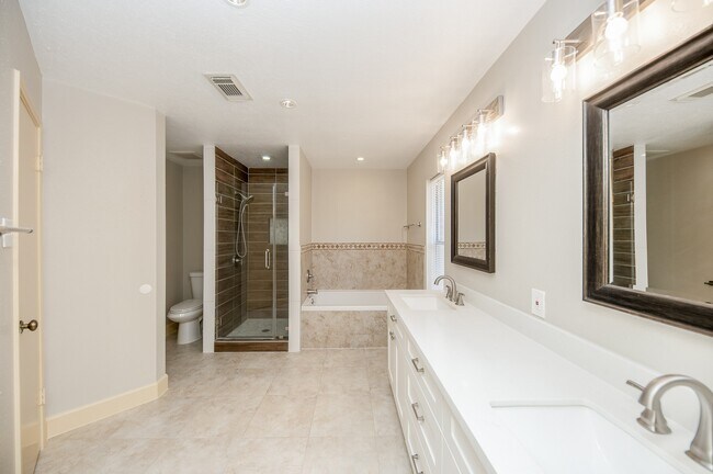 Building Photo - 13211 Rosstown Dr