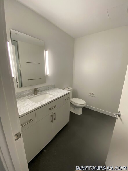 Building Photo - 38A Charter St