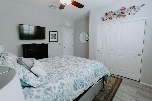 Building Photo - Single Story Home with Lush Backyard! Comi...