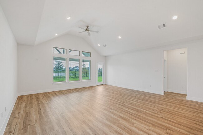 Building Photo - 832 Sarasota Shore Dr
