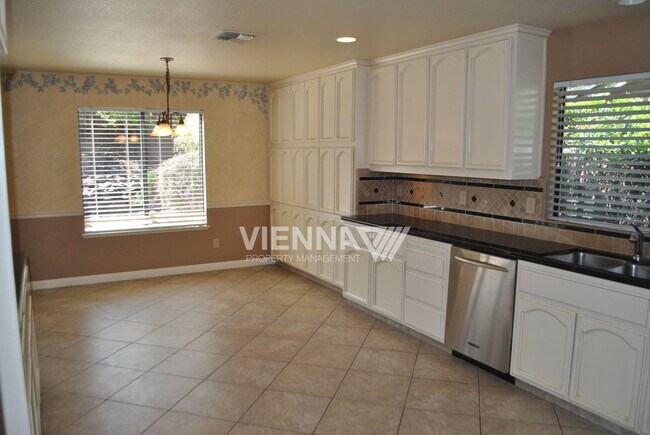 Building Photo - 5325 Thunder Ridge Cir