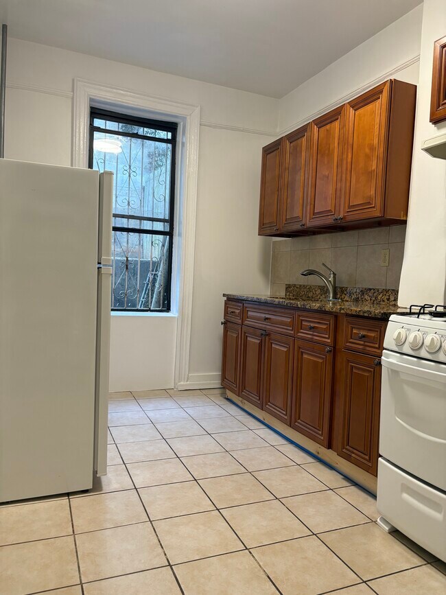 Building Photo - 129 Sunnyside Ave