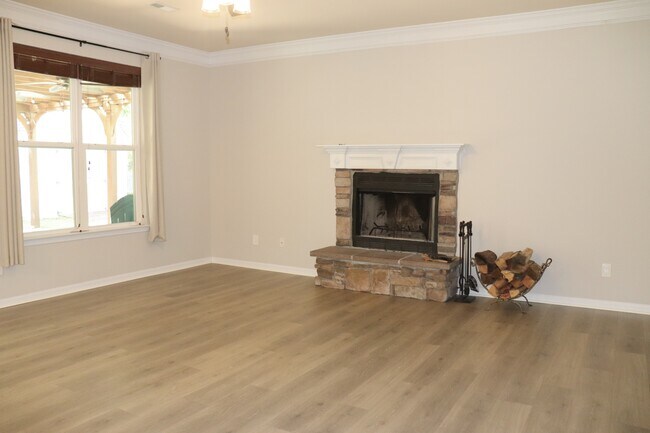 Building Photo - 1266 Coachman Way