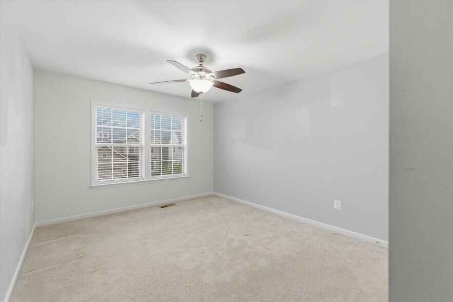 Building Photo - 7585 Holly Ridge Dr