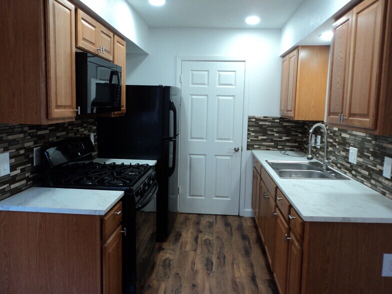 Building Photo - 2419 Burleson Ct
