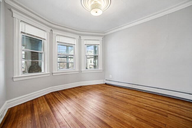 Building Photo - 78 W 6th St