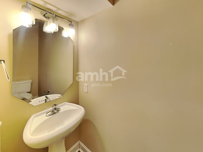 Building Photo - 1004 Ponape Ct