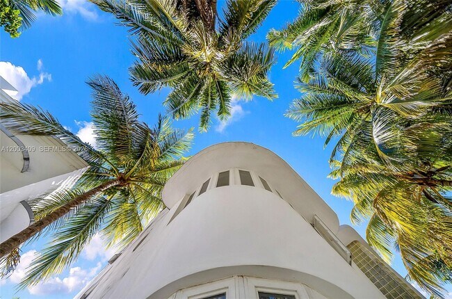 Building Photo - 557 Michigan Ave