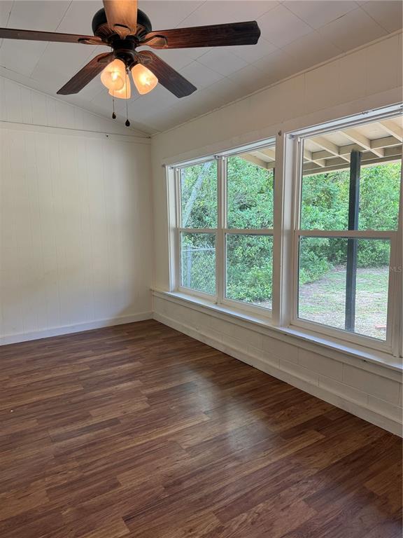 Building Photo - 1570 W Beresford Ave