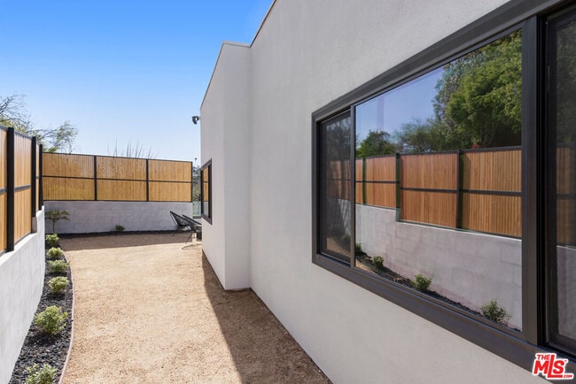 Building Photo - 3750 Roberta St