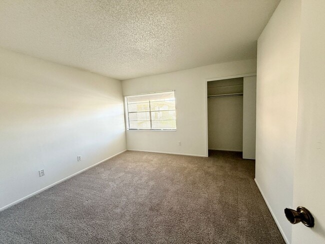 Building Photo - Serene Living at Townhomes of Lake Seminole 2/1.5 - 2 story condo