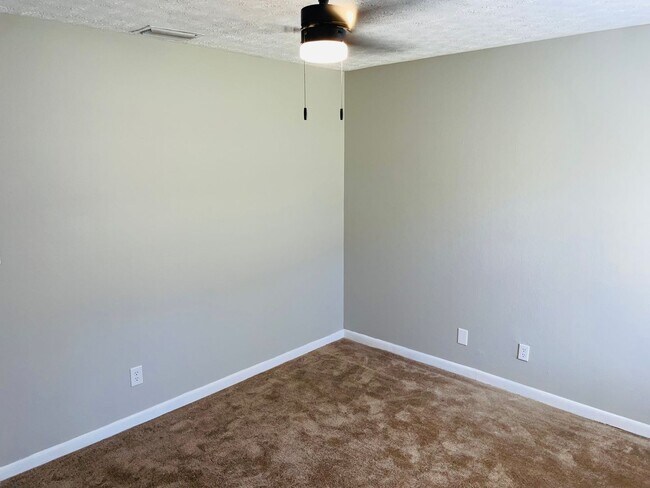 Building Photo - Duplex near Lake Jackson