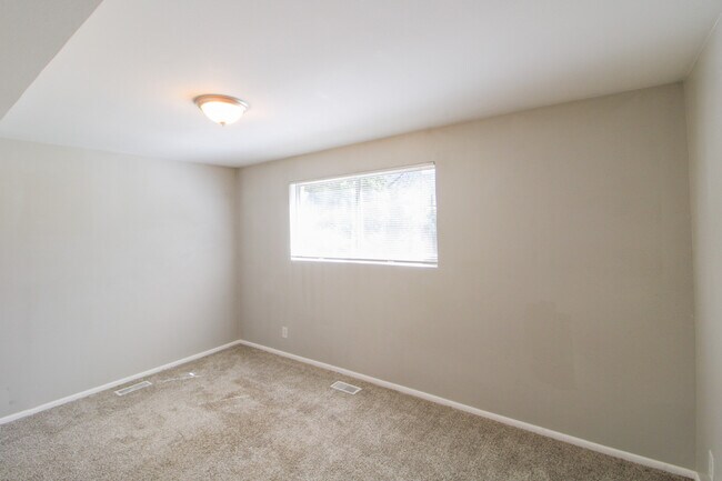 Building Photo - Orem Home