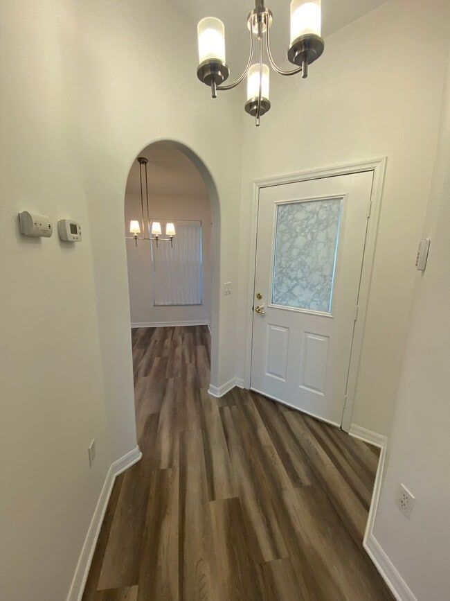 Building Photo - House for rent