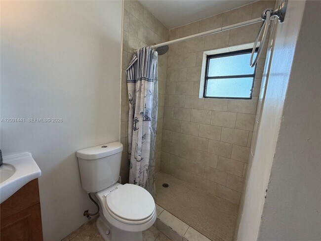 Building Photo - 3582 NE 171 St