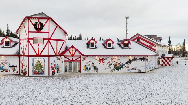 Building Photo - 350 S Santa Claus Ln