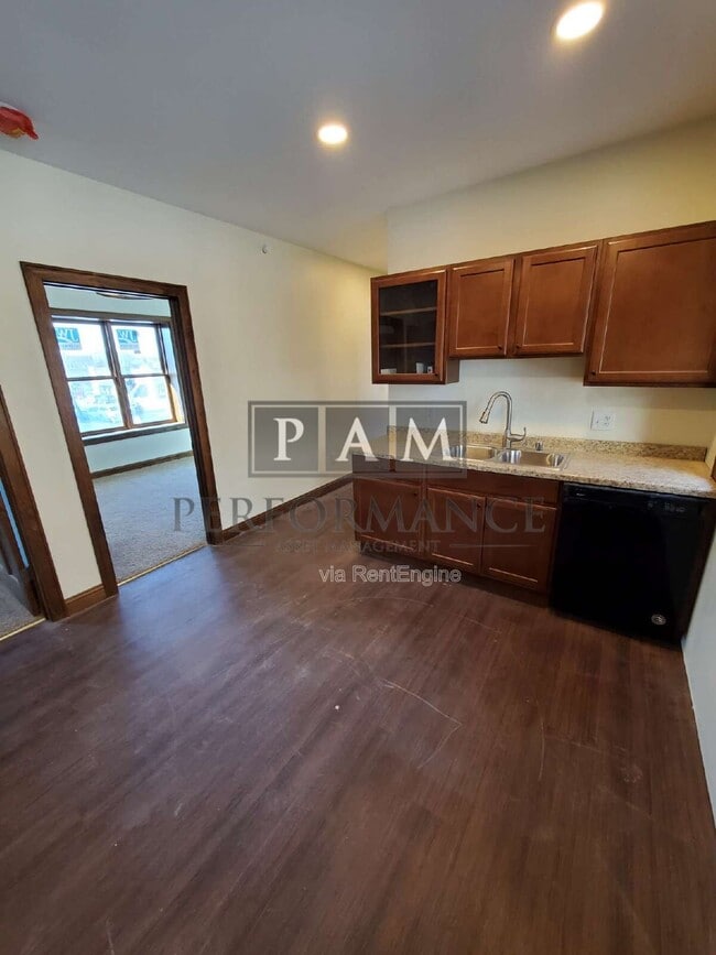 Building Photo - 5525 W North Ave