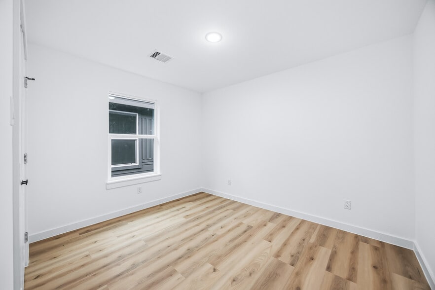 Building Photo - 9318 Sundown Dr