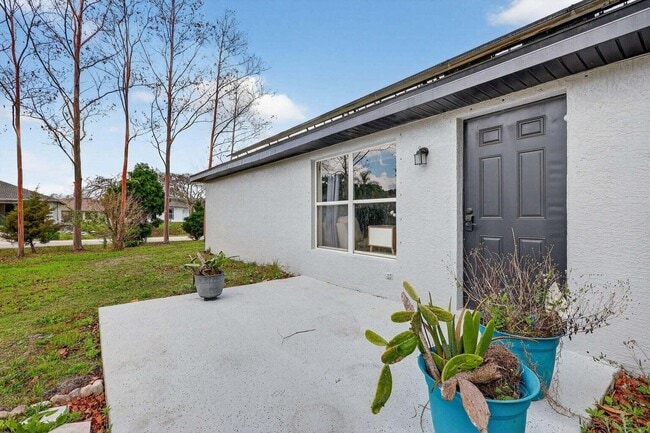 Building Photo - 1574 SW Fresno Rd