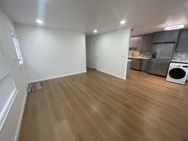 Building Photo - Completely remodeled condo in Union City has all the bells & whistles.