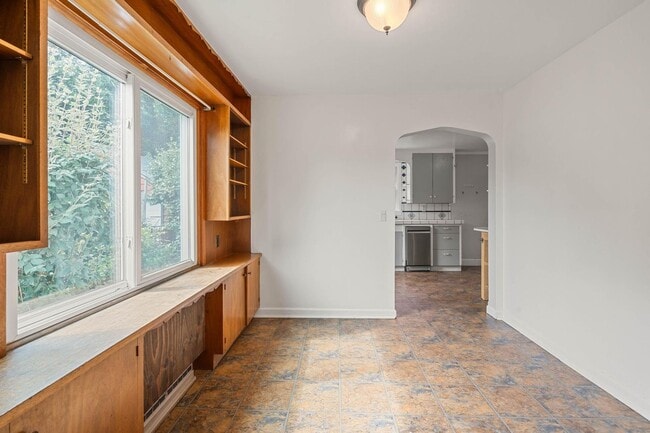 Building Photo - Amazing vintage 2-bdrm/2-bath Cully home—Giant garden, detached art studio, great location