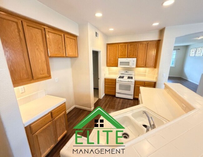 Building Photo - **Spacious 4-Bedroom Single-Story Home in Desirable Elk Grove Neighborhood**