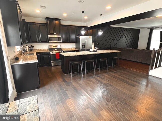 Building Photo - 154 Sachem St