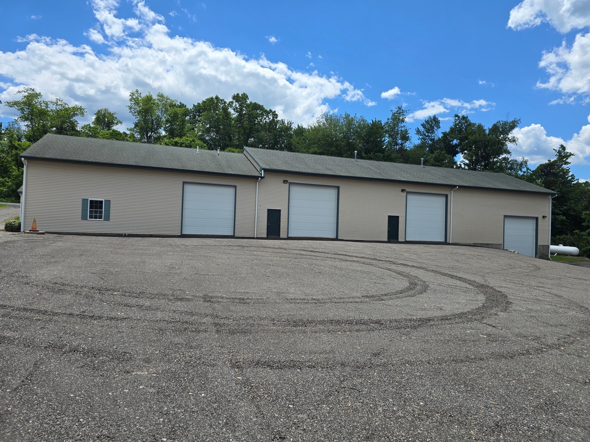 Building Photo - 443 Fairwood Rd