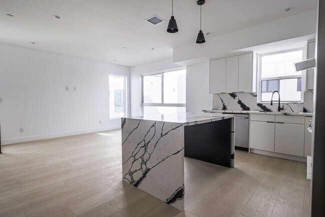 Building Photo - New Construction Townhome | 3 Bed + 3 Bath...
