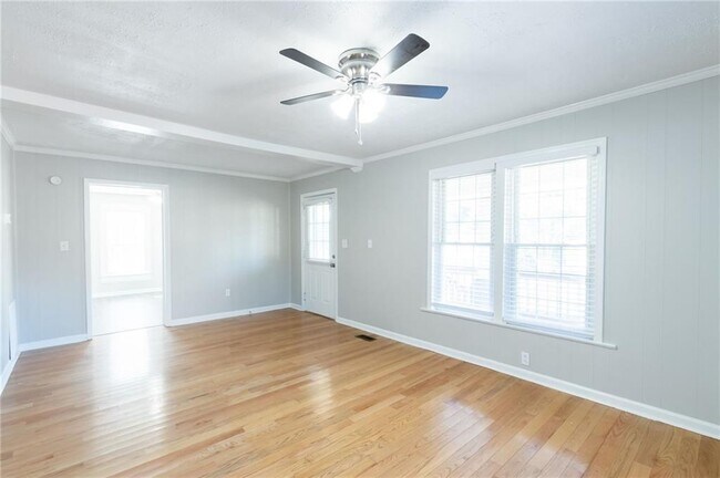 Building Photo - 4715 S Lee St