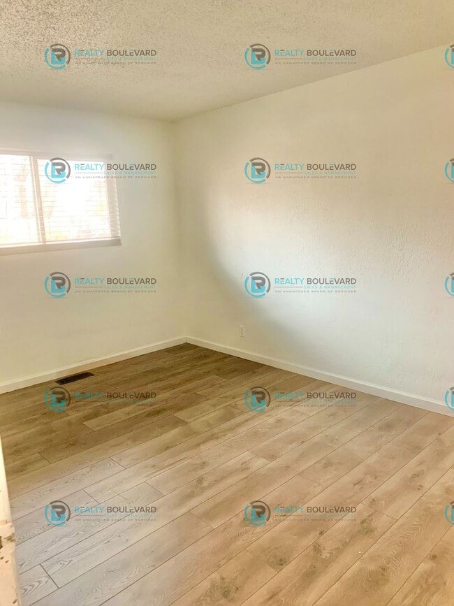 Building Photo - 1137 Arnold Dr