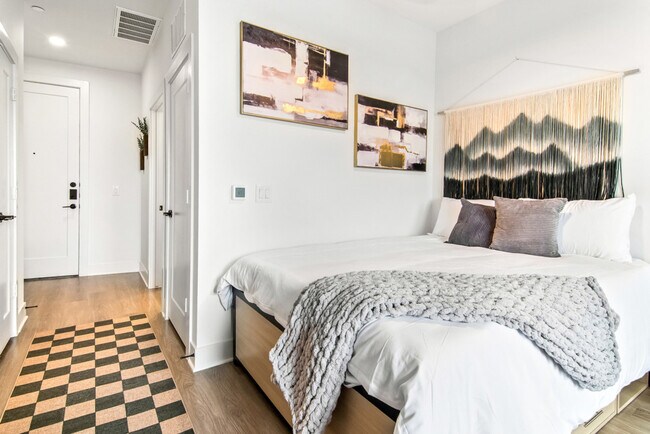 Building Photo - 714 Richmond Ave.