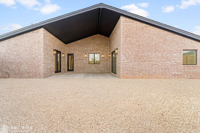 Building Photo - Cute One Bedroom Close to Campus with Lawn...