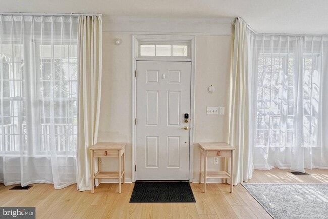 Building Photo - 40440 Milford Dr