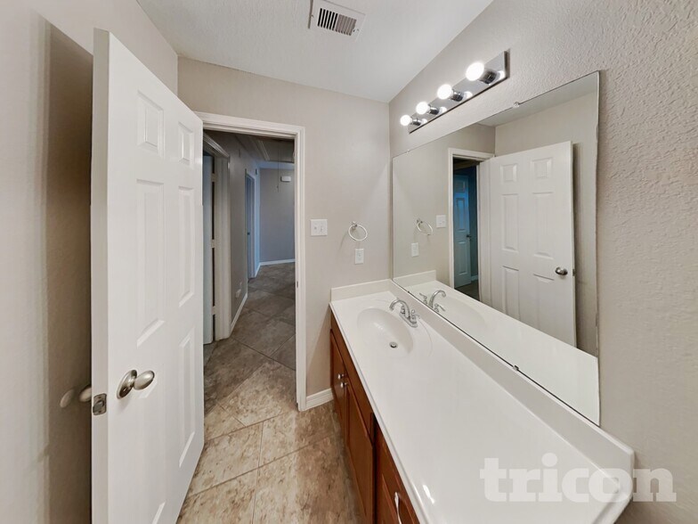 Building Photo - 715 Pequin Rd