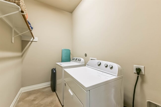Building Photo - 13010 Gentle Water Dr